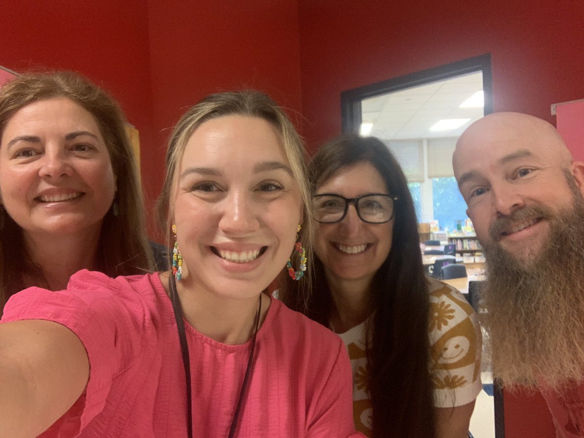 froggyfourth's tweet photo. So excited for our first day!!! #team4 #firstdayofschool #froggyfourth https://t.co/035QpYWnPV