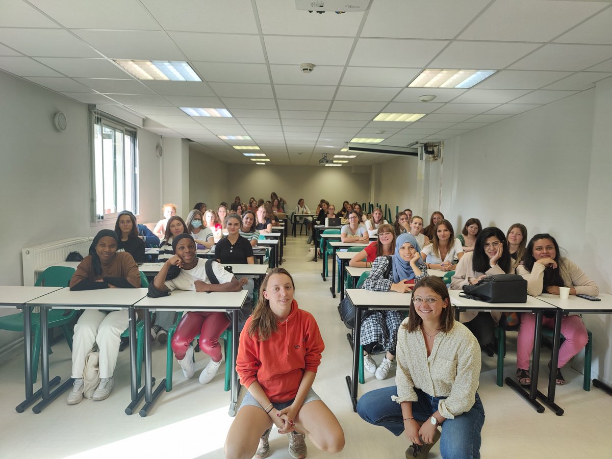 Ines_ANESF's tweet photo. #TDRP l Avec @Emie_Jourdain nous avons pu présenter l'@ANESF_FR et la @FedeGalille aux nouveaux.elles étudiant.e.s sages femmes en 2eme année de Lille CHU 
L'occasion de présenter nos fédérations et projets en #doublemaillage https://t.co/o4USFEeJ7S