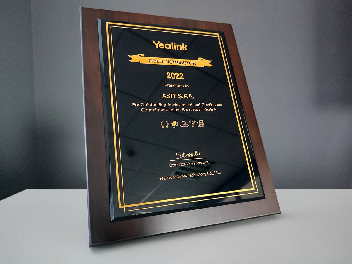 Siamo orgogliosi di esporre la targa ricevuta da Yealink come riconoscimento per i successi ottenuti e per l’eccellente contributo alla crescita della rete globale di distribuzione.