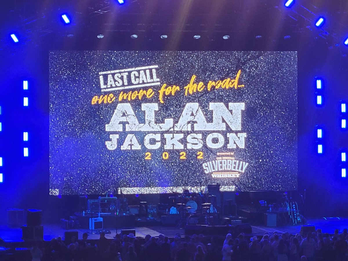 mstatesutility's tweet image. To say a special "thank you" to Crystal and to show Katelynn what it means to be part of the Keizer family, Omaha Operations Manager Mark Golden, and parts manager Jenni took them out on a night on the town and to the epic @OfficialJackson &amp;amp; @coryfarleymusic concert!