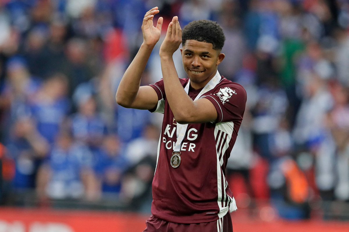 FabrizioReportz's tweet photo. Chelsea have paperworks completed with Leicester for Fofana deal. He’s in New York to undergo second part of medical then sign the contract. 🔵📑 #CFC

No bids for Josko Gvardiol in the last 4 weeks, despite rumours - Chelsea wanted him in July, untouchable for Leipzig. No news. https://t.co/dxVJdmBYvU