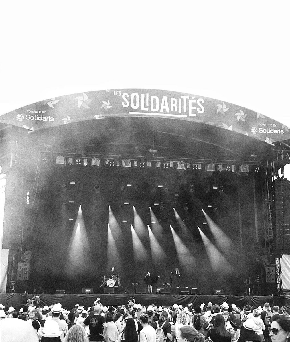 Ce week-end, <a href="/fleche_love/">Flèche love</a> était sur la grande scène au festival <a href="/LesSolidarites/">LesSolidarites</a> à Namur 🫶. 

Retrouvez la en septembre 🔥:
- <a href="/LabelSuisse/">Label Suisse Festival</a> à Lausanne le 16/09
- @Reeperbahn_Fest à Hambourg le 23/09
- festival Women Metronum Academy <a href="/LeMetronum/">Le Metronum</a> à Toulouse le 30/09