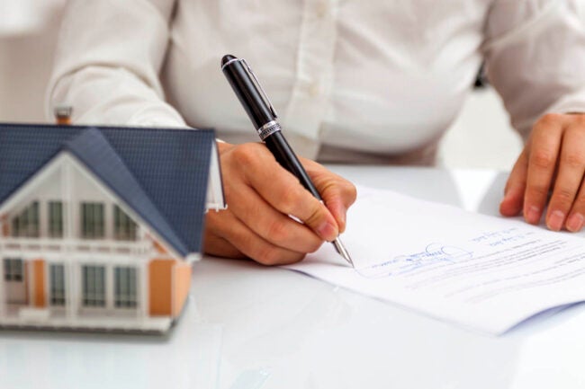 Hiam3's tweet photo. Ensure you are protected by knowing what is covered by your home insurance. #realestatelife #housing  https://t.co/V9bROonkkT https://t.co/ENczBZ07NZ