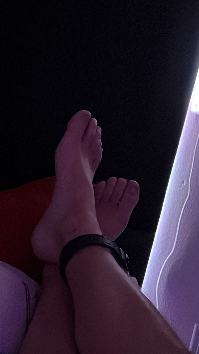 CashMasterJG's tweet photo. Worship these feet and hand me my money pigs! #feet #cashmaster #cashslaves #cashpigs #paymaster @master_updates @BestFootMasters @MasterJockPromo @RT4Kines @varsityjox @FOOTMASTERSRT @rt4dom @CuteHotBoys @HotGuys1010 @jbigdyo https://t.co/ftTbpvn4UG