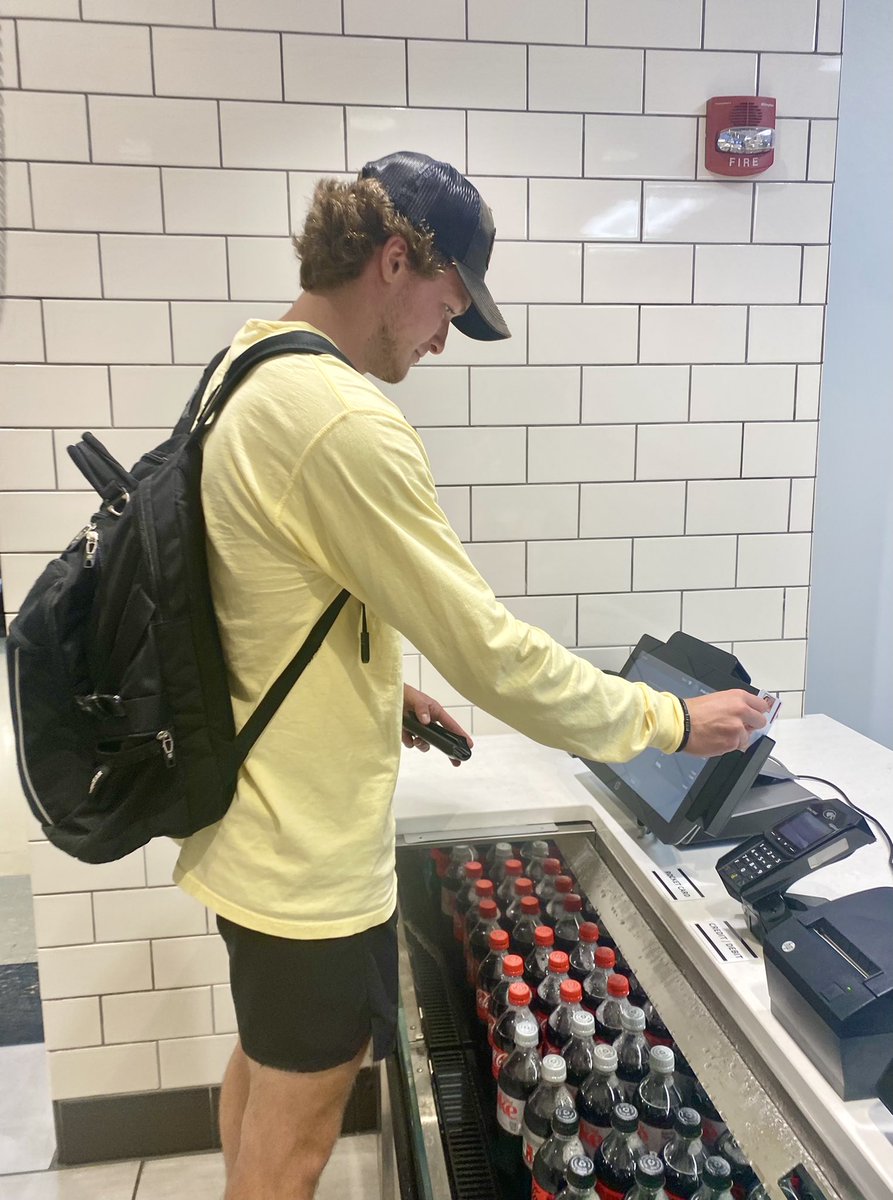 RocketDining's tweet photo. 📣Self Service Kiosk 📣
. . .
Please be patient as we work to make the transition as seamless as possible.

For issues with your order, please text
567.702.2321
. . .
#rocketdining #selfservicekiosk #utoledo https://t.co/oiJmjHaRrH