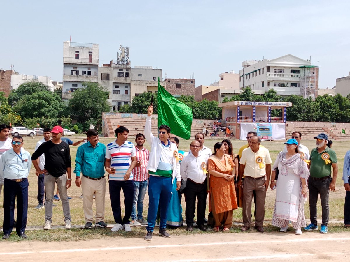 PhysicalBranch's tweet photo. On the occasion of sports day Director Sir Inaugrated the program on 28/08/2022 &amp; closing of the program was done by Add. Commissioner mam on 29/08/2022.It will be my honour to announce that Jyoti Mam won the gold medal &amp; Seema Sharma Mam won bronze medal in 100m Race@DCSOUTHZONE https://t.co/qDFJT4jchM