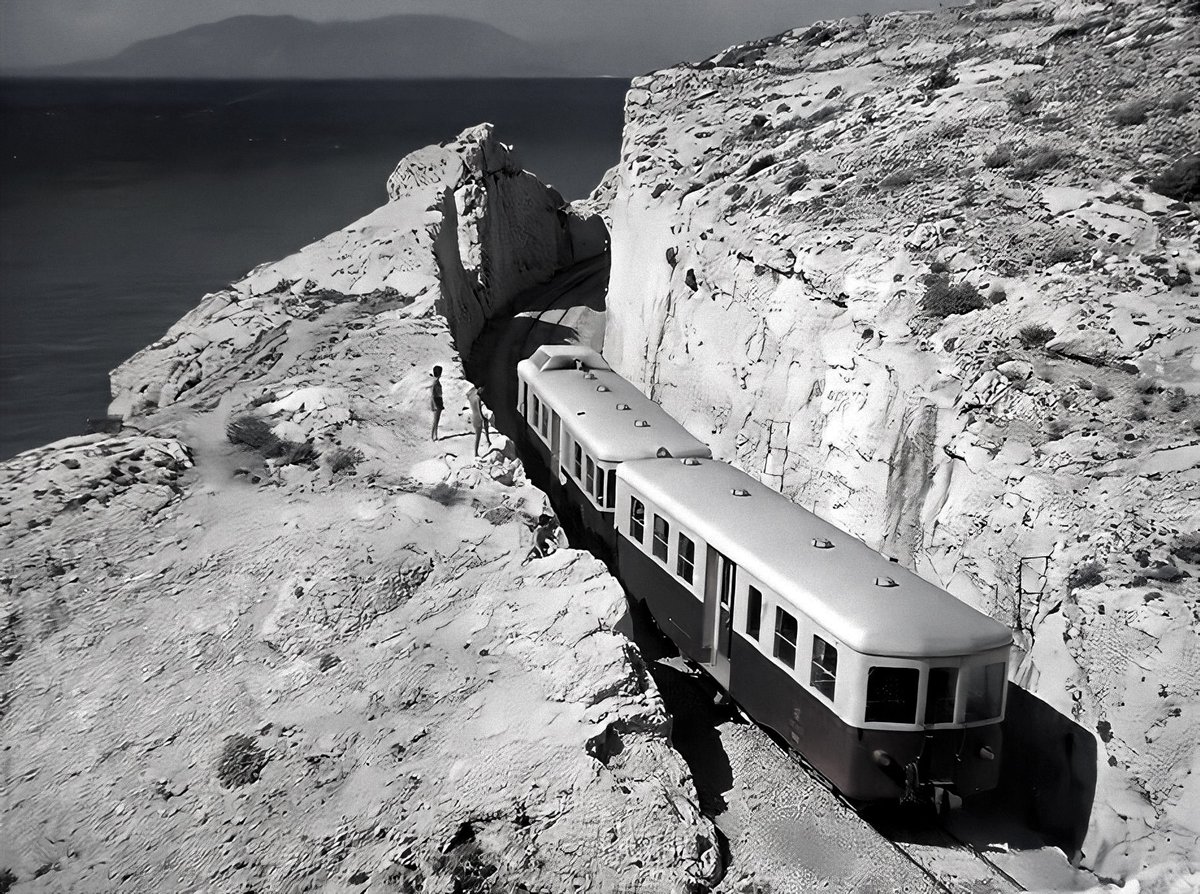 Malaga_AyerYHoy's tweet photo. #Málaga. La Cochinita su paso por El Cantal - Rincón de la Victoria. 1958 https://t.co/5AUZaqAkGc