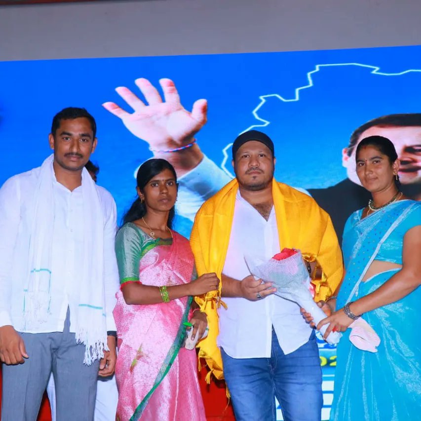 syedkhalid4488's tweet photo. Glimpses from Telangana Youth Congress  Extended State Executive Meeting in Munugode, Nalagonda. 
It was Wonderful to Meet Office Bearers from across the state and interacting with them.
@Allavaru @srinivasiyc @manickamtagore @MYaskhi
#YouthJodoBoothJodo 
#BharatJodo https://t.co/W2JeyPz6Yw