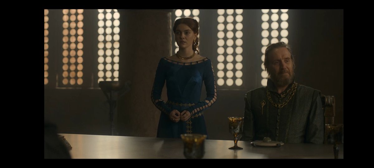 cojocalvo's tweet photo. #HouseoftheDragon 
El diseño del vestuario por los encargados de la producción también es algo de admirar. Ese vestido de Alicent está hermoso 😍 https://t.co/T1R1uyw07h