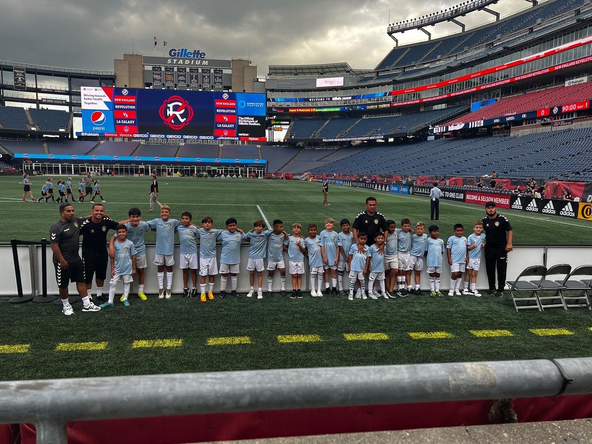 Davidlimaa11's tweet photo. Parade of Champions #4v4cupchampions https://t.co/0ymqYK6l6G