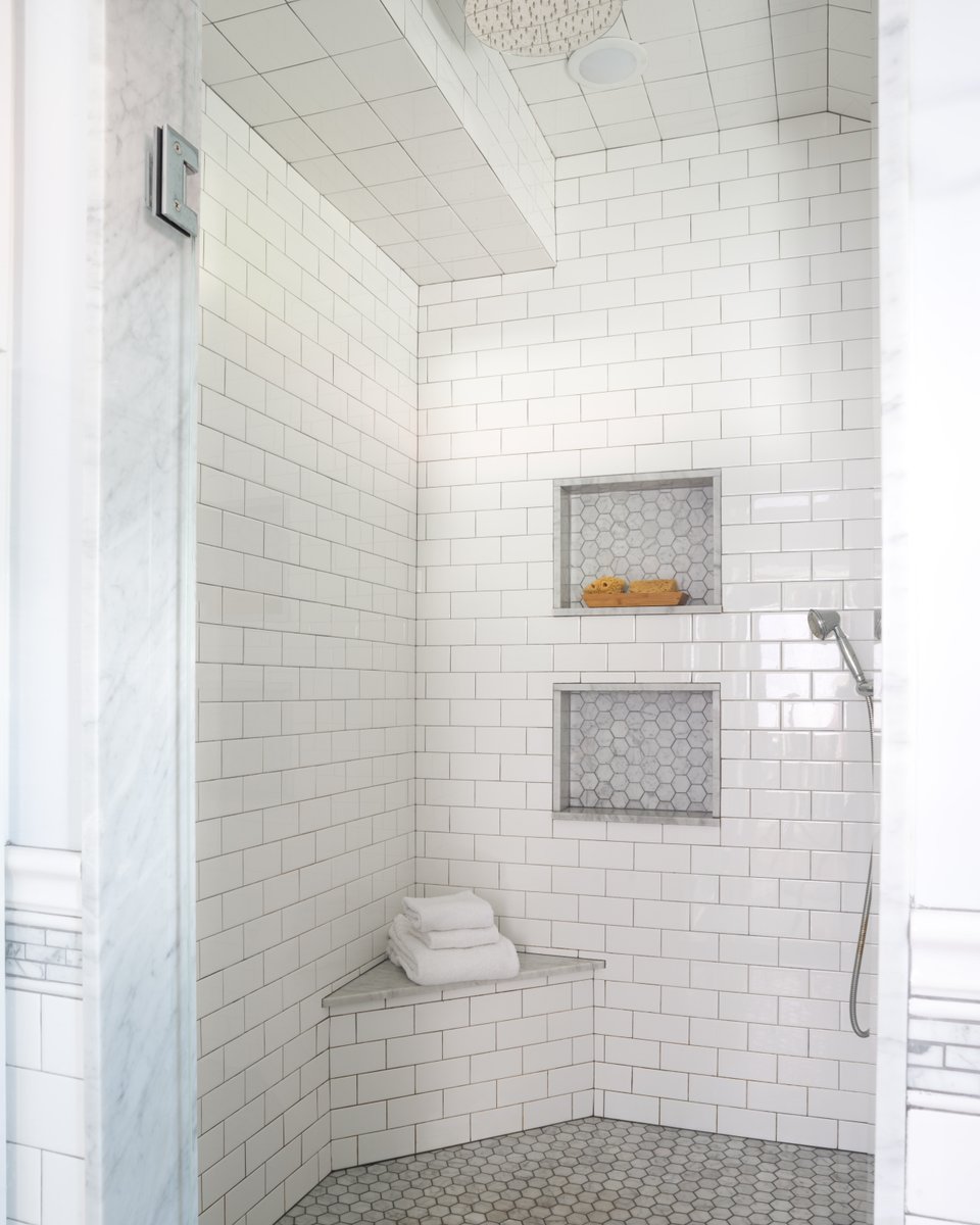 bArchStudio's tweet photo. Calm whites for this primary bath.
Builder: Finback Contracting
#bArchitectureStudio #ListenCommunicateCreate #Architect #Bathroom #BathroomDesign #HomeDesign #HomeRenovation #BathroomReno #Reno #NewEnglandArchitect #RIArchitect #RIDesign https://t.co/k42GqVfA27