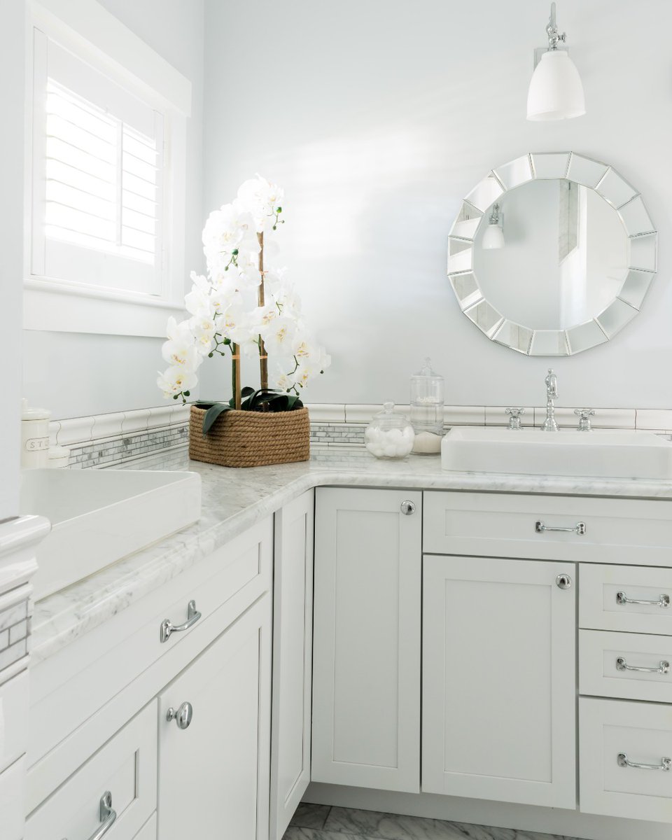 bArchStudio's tweet photo. Calm whites for this primary bath.
Builder: Finback Contracting
#bArchitectureStudio #ListenCommunicateCreate #Architect #Bathroom #BathroomDesign #HomeDesign #HomeRenovation #BathroomReno #Reno #NewEnglandArchitect #RIArchitect #RIDesign https://t.co/k42GqVfA27