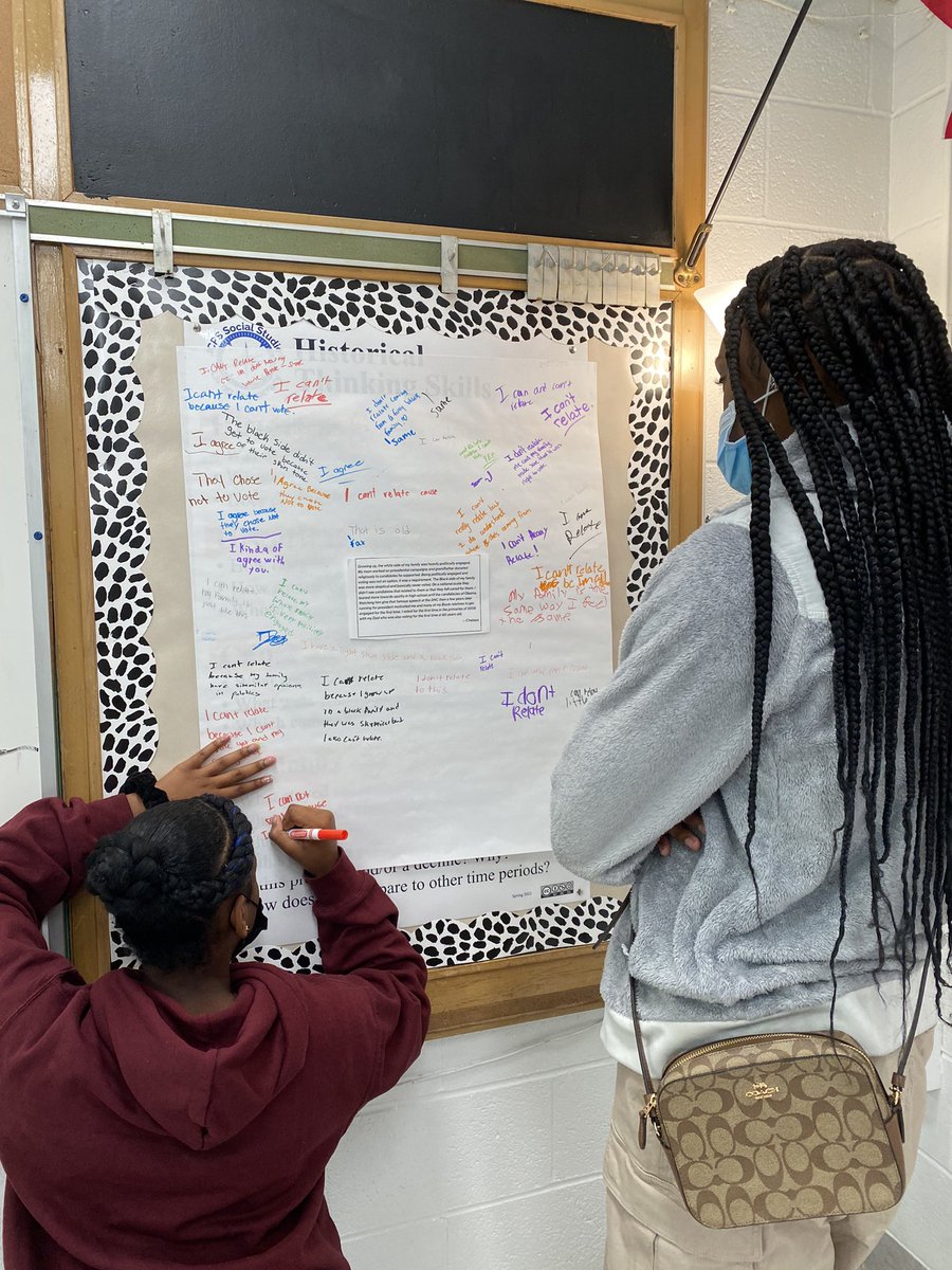 MsAmro22's tweet photo. Having silent conversations to discuss how our identities impact the way we view government before we dive into Project Soapbox! Building self awareness before speech writing 👏🏽 @MikvaChallenge @STEAM_GEMS #steamgems #CROWNSUp https://t.co/HSiylwAW4R