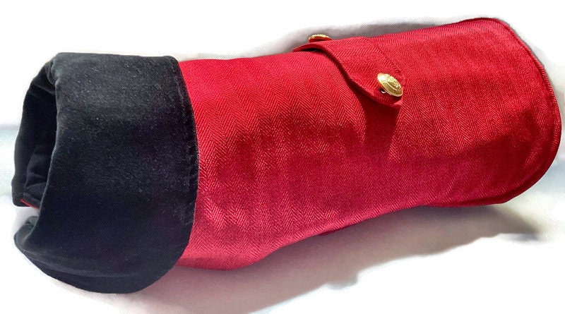 Fineequine1's tweet photo. Excited to share the latest addition to my #etsy shop: Quality dog coat red herringbone and black velvet collar padded buckle neck velcro girth small medium https://t.co/7vnbJ2SFsg #red #black #withlovebyeviebeavie https://t.co/gIcvP6wqfw