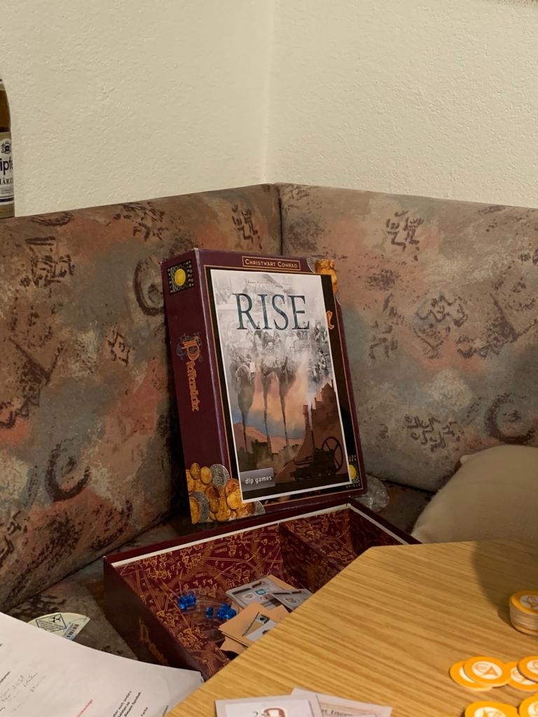 BSVKufstein's tweet photo. Neulich im @BSVKufstein: Prototypen Test der kommenden DLP-Neuheit #rise. Illustrator @spiellu kam zu uns ins alte Vereinslokal mit einer fast fertigen Version. Hoffen, wir konnten noch ein paar brauchbare Inputs geben. #dlpgames #kufstein #boardgames #brettspielverein #tirol https://t.co/i8YsyYlxhu