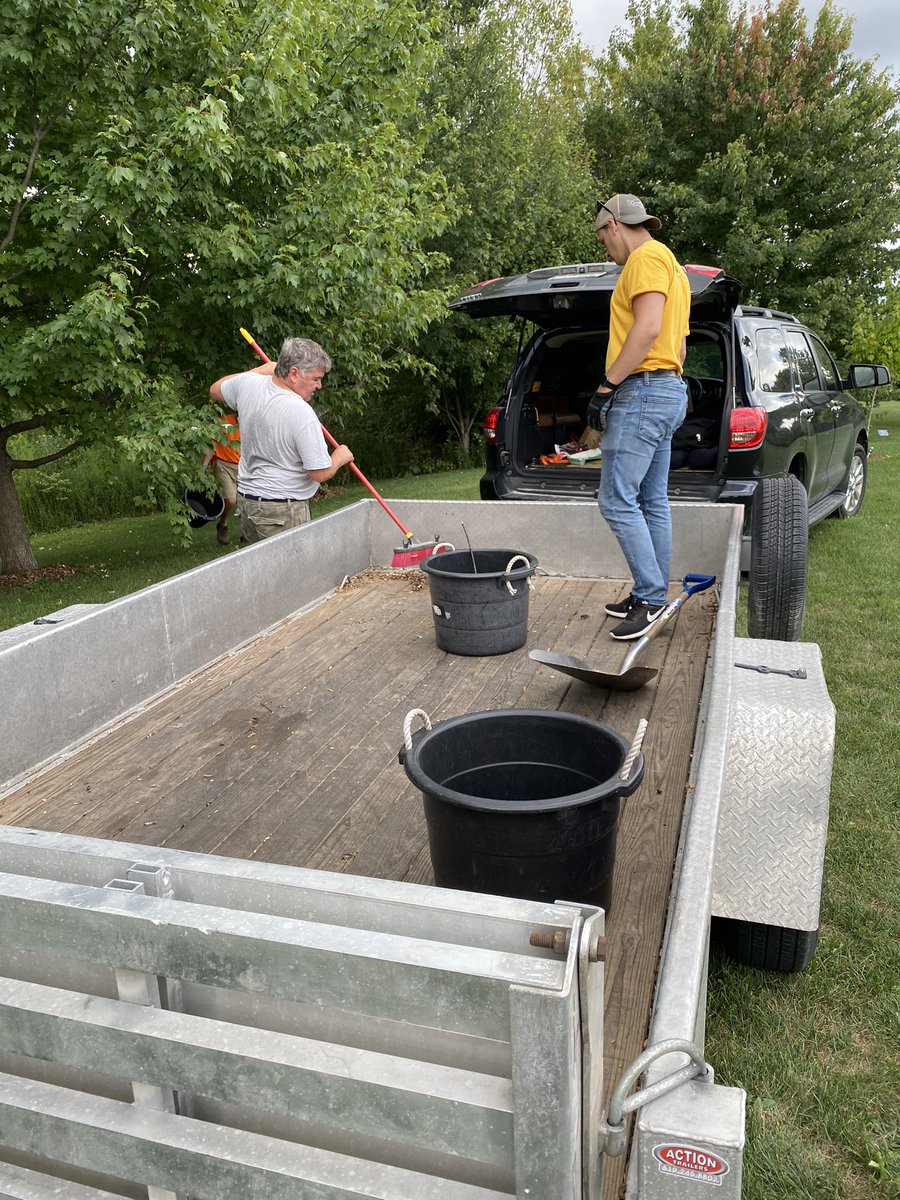 Neighbourwoods's tweet photo. The trailer is empty of mulch - that means we’re done for today! 

Thank you so much to all our wonderful volunteers 😁 

#volunteerappreciation #eloraontario #treecare https://t.co/dJt5II6zf5