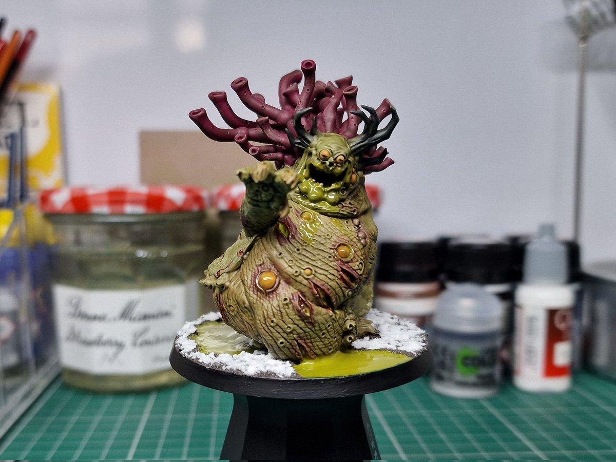 dan_smedley's tweet photo. Slug boy completed for my Maggotkin of Nurgle army, usually get summoned in later in the game to harass hero's/monsters and just be generally annoying!

#beast #beastofnurgle #nurgle #maggotkin #ageofsigmar #maggotkinofnurgle #miniaturemonday #paintingwarhammer #warhammer https://t.co/mjaOWvv3Hf