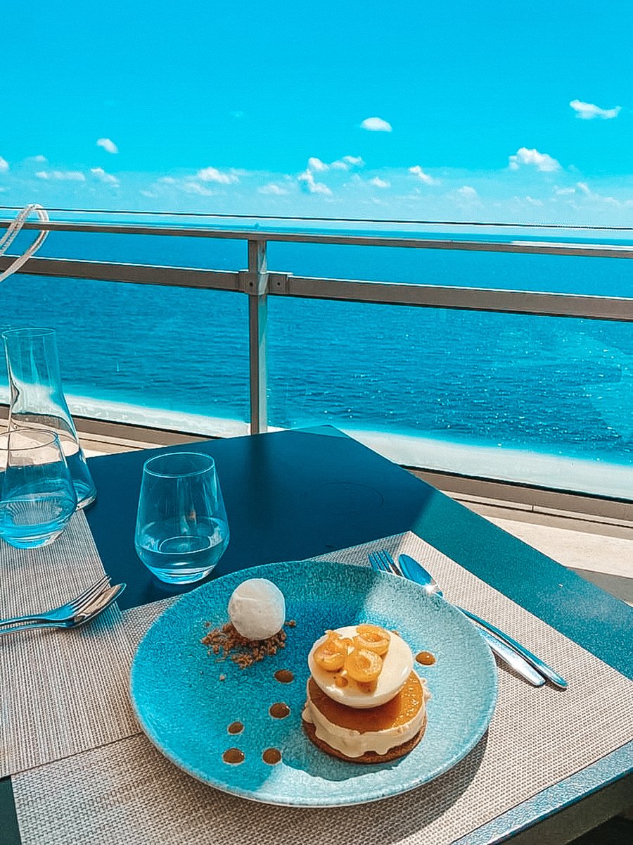 Êtes-vous plutôt salé ou sucré ? 😍 
.
.
.
Are you a sweet or salty person? 

📸 @hannahdrai

#lemeridiennice #nicehotel #hotelnice #marriottbonvoy #lemeridienhotels