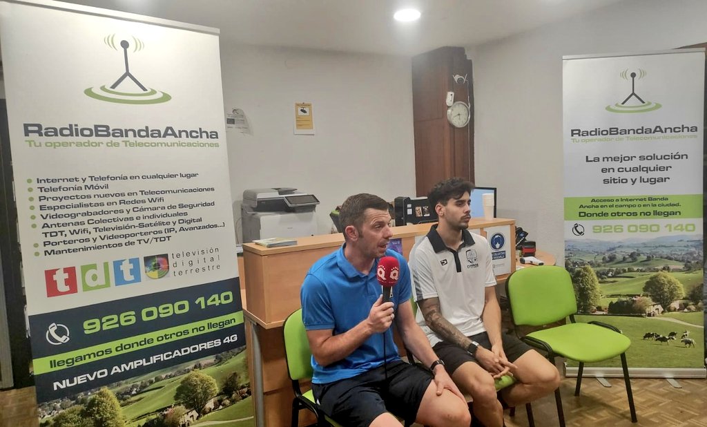 BM_Caserio's tweet photo. Rueda de prensa en nuestro patrocinador @radiobandaancha, a quienes agradecemos su apoyo. https://t.co/lTgwPFKKqh