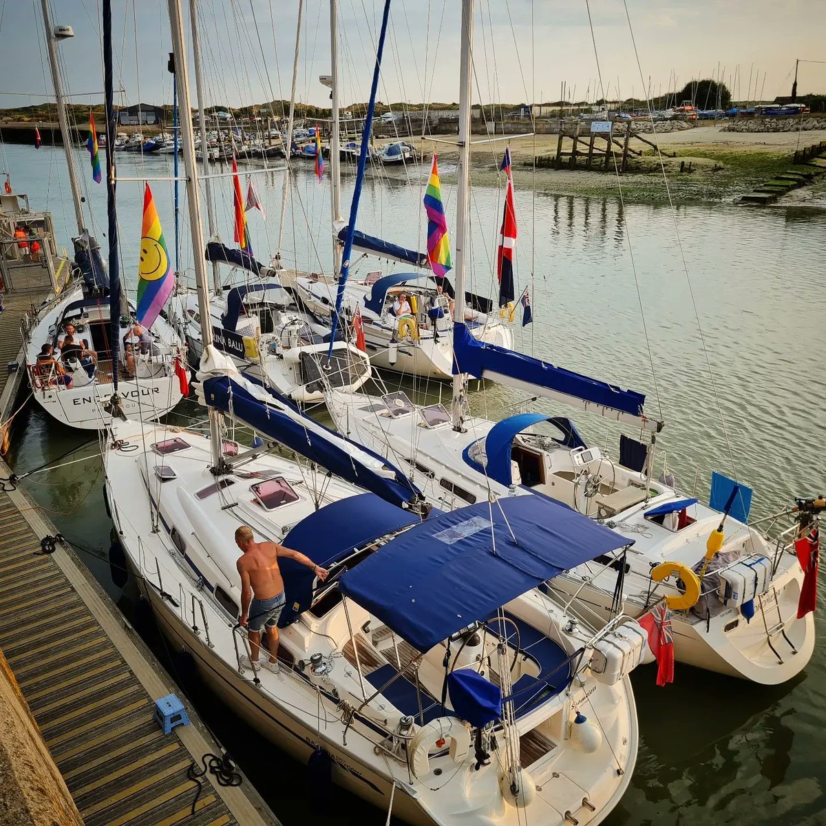 GaySailingUK's tweet photo. A warm welcome from @litharbour for our August Bank Holiday rally! A fantastic weekend with a walk up the Arun to Arundel for the festival &amp; a lovely sunset bbq

#sailing #sailingclub #lgbtq #gay #gaysailing #lesbian  #bisexual #transgender #instagay #inclusive #littlehampton https://t.co/agJoOZJoxE