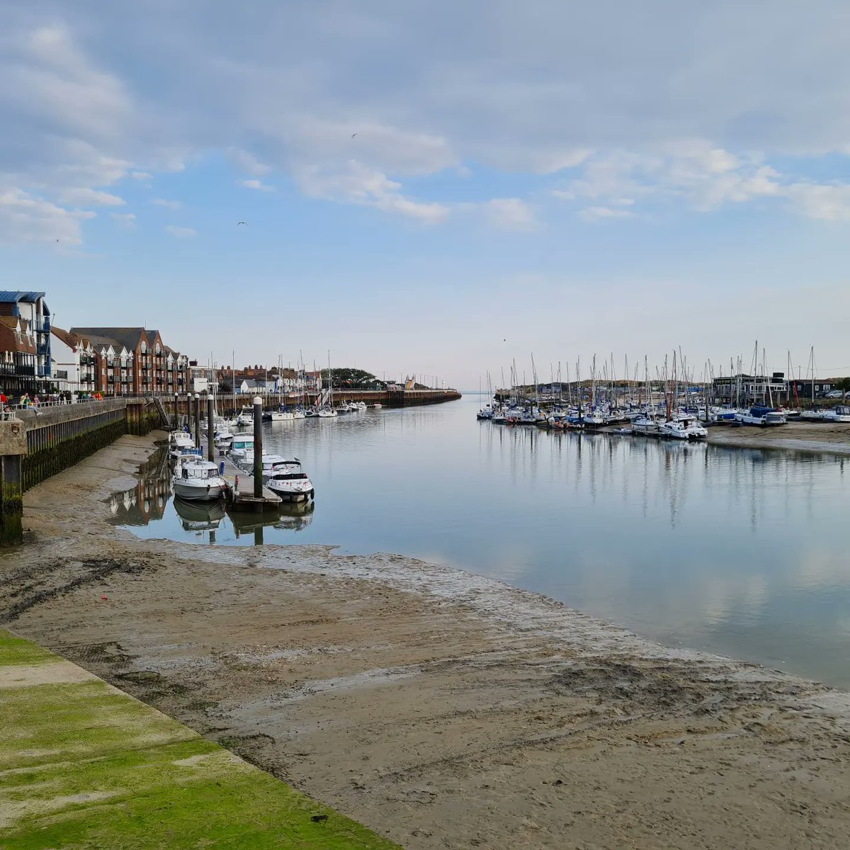 GaySailingUK's tweet photo. A warm welcome from @litharbour for our August Bank Holiday rally! A fantastic weekend with a walk up the Arun to Arundel for the festival &amp; a lovely sunset bbq

#sailing #sailingclub #lgbtq #gay #gaysailing #lesbian  #bisexual #transgender #instagay #inclusive #littlehampton https://t.co/agJoOZJoxE