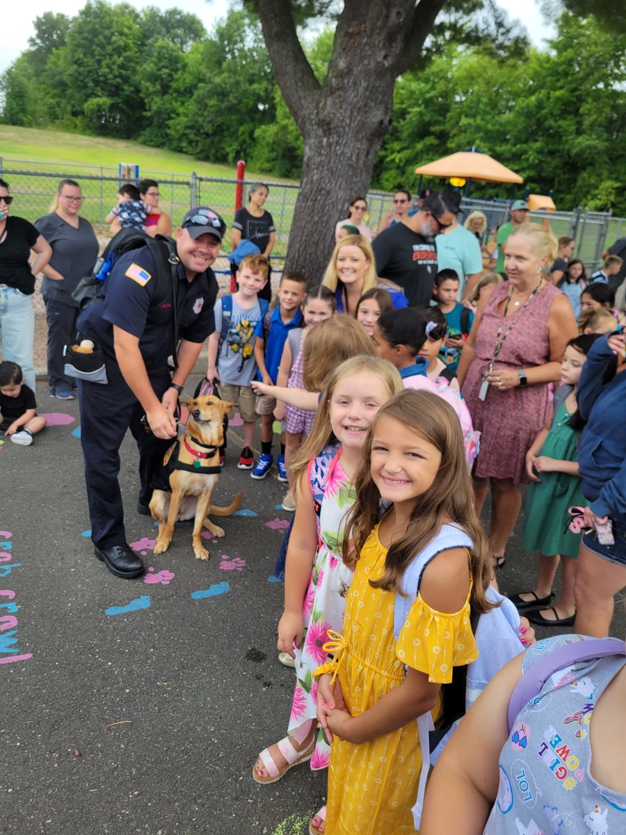 marcydeschaine's tweet photo. Thanks for making the start of our day AMAZING! @bristolctfire #Okee #attheview https://t.co/DEDmMXfIfI