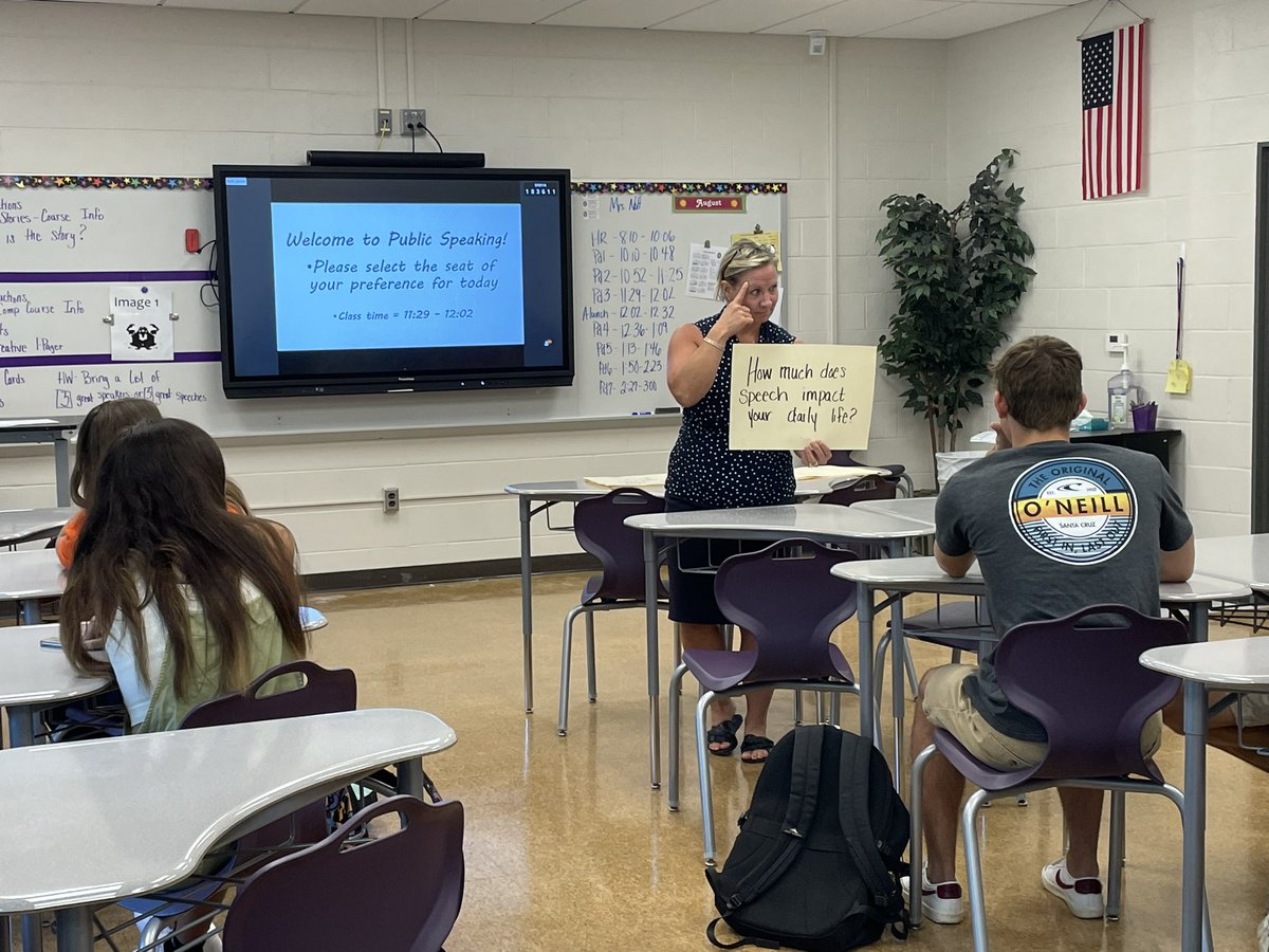 Amanda__Calhoun's tweet photo. Our very own Mrs. Nolt started her Public Speaking class without… public… speaking! It was awesome to see and definitely created a #MountaineerMoment for our @GoEHSMounts students! https://t.co/DDDjWCEZil