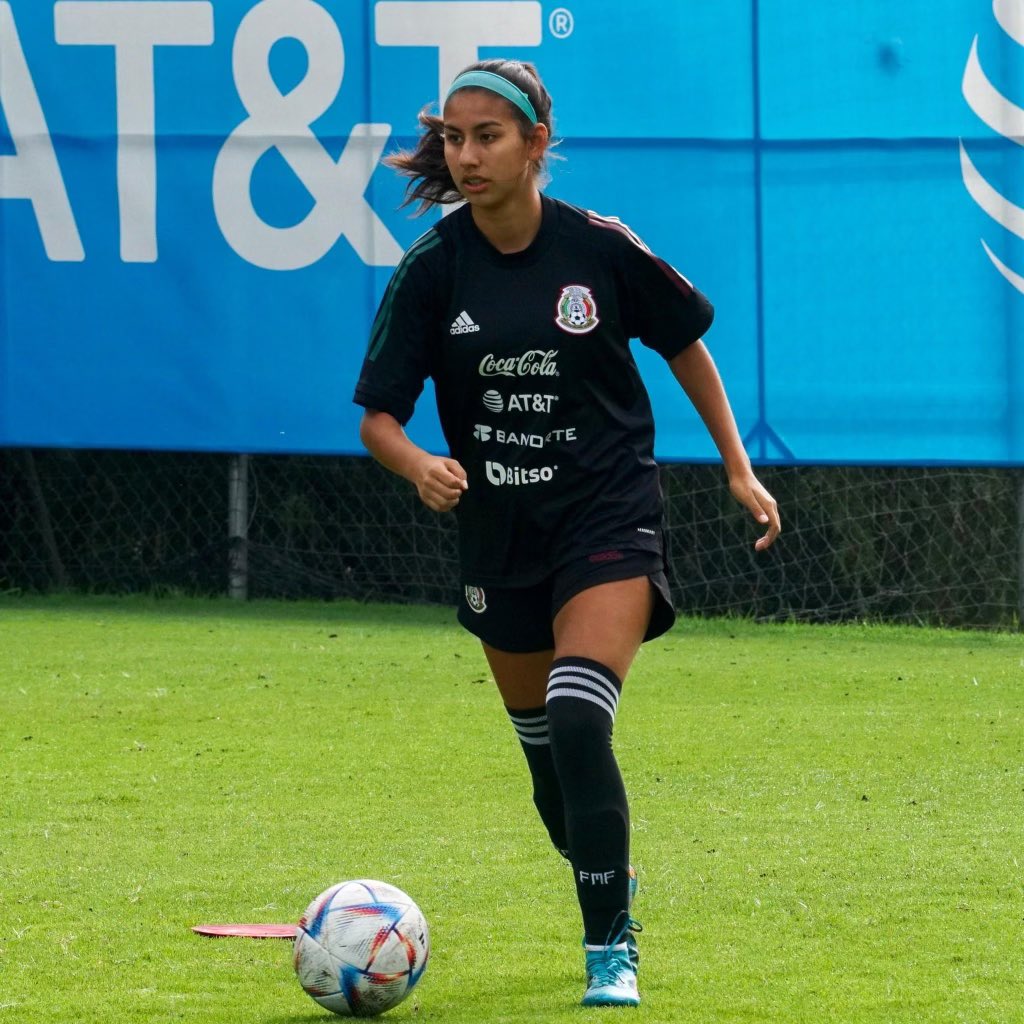 Stephanie_L24's tweet photo. Congrats to this Latina from our community! 👏🏼MesquiteISD en Español:Congratulations to our student Amalia López from North Mesquite High School for her call to the Mexican U-17 National Team that will play the Women's Revelations Cup international tournament..
#MadeToExceed ⚽️🙌 https://t.co/gMJX1wkDMX