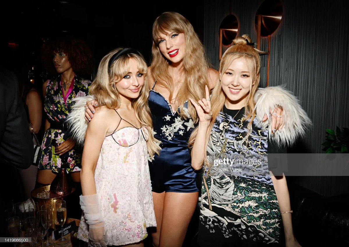BBU_BLACKPINK's tweet photo. #ROSÉ with Taylor Swift, Sabrina Carpenter, Nicki Minaj, B. Remington and Max Martin at the Republic Revcords #VMA  After Party

#PINKVENOM  @BLACKPINK https://t.co/5rt8coaLlA