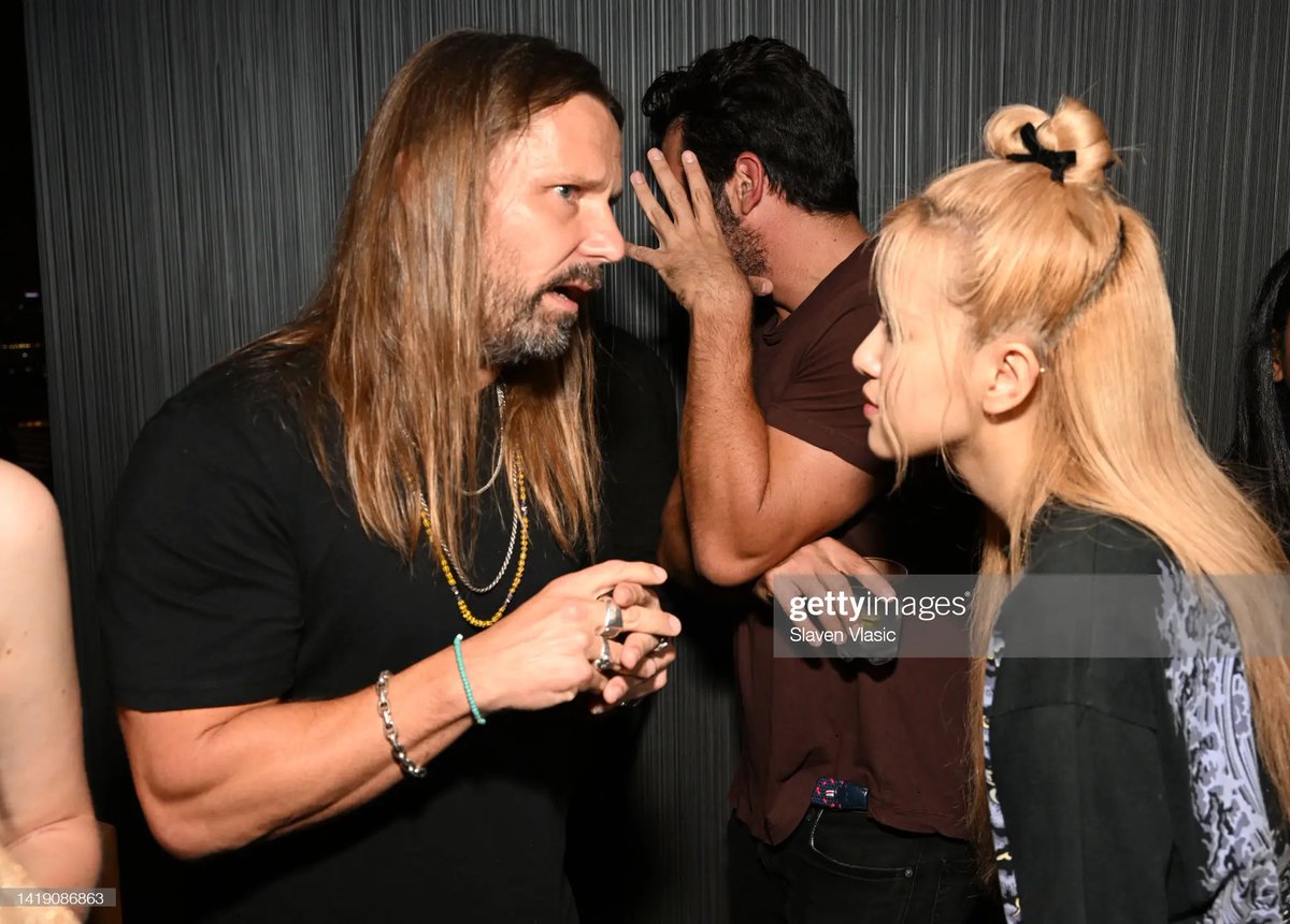 BBU_BLACKPINK's tweet photo. #ROSÉ with Taylor Swift, Sabrina Carpenter, Nicki Minaj, B. Remington and Max Martin at the Republic Revcords #VMA  After Party

#PINKVENOM  @BLACKPINK https://t.co/5rt8coaLlA