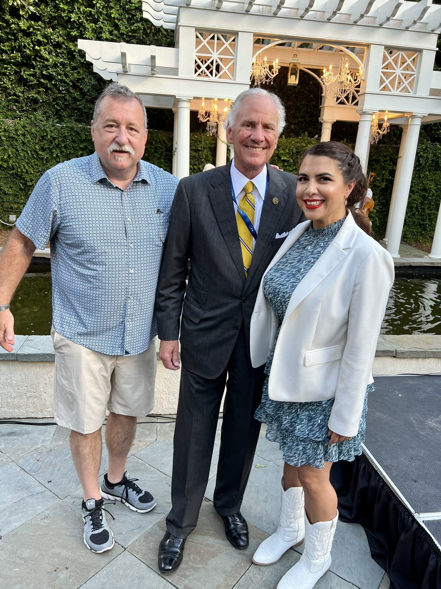 Wonderful to attend <a href="/SSEBoard/">SSEB</a> annual event and join the Gov. of South Carolina to discuss #EnergyTransition and #jobs. Thank you Oklahoma State Rep. Mark McBride for the invitation. Excited to be partnering with the SSEB to build a strong #hydrogeneconomy in all 50 states!