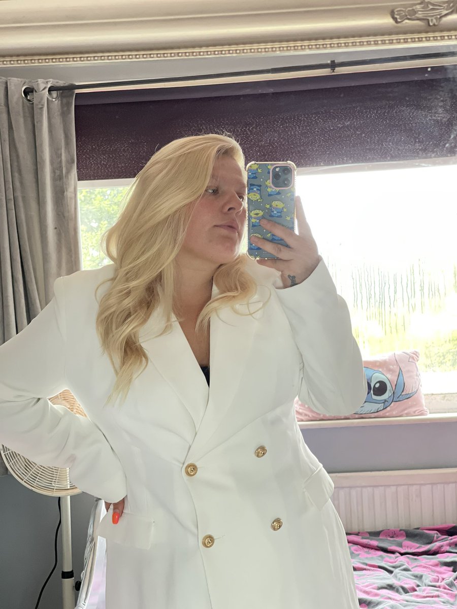 AshleighJade114's tweet photo. “You can find me somewhere in between inspiring others, working on myself, dodging negativity, and slaying my goals.” 💕✨ https://t.co/HvUxK2Hb2i
