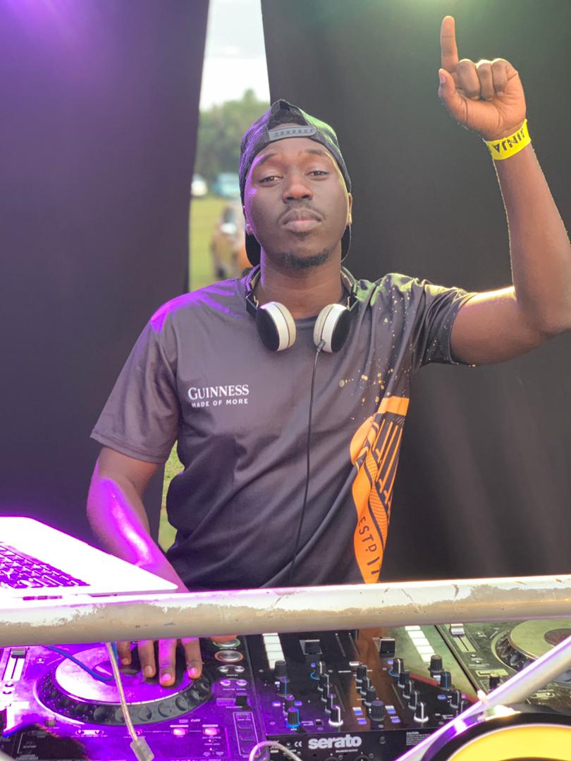 Jun75Jeff's tweet photo. Happy Birthday King
@DJ_Dranix
You're the best thing that has happened to WestNile Region.
#GoogleDat https://t.co/wmPDbmTEsu