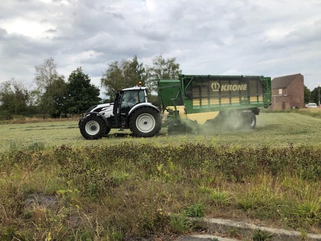 KroneFrance's tweet photo. 🚨Notre nouveau concessionnaire #Messeant SAS (62) 🤝démarre fort avec cette démonstration d'autochargeuse ZX 470 GL ! 💪
Qualité de coupe🔪 et confort👌 au rendez-vous, les vaches vont se régaler ! 😁🐄🥛📈
#RéseauKRONE #autochargeuse #démonstration #pasdecalais #lestrem https://t.co/lKExYL39O0
