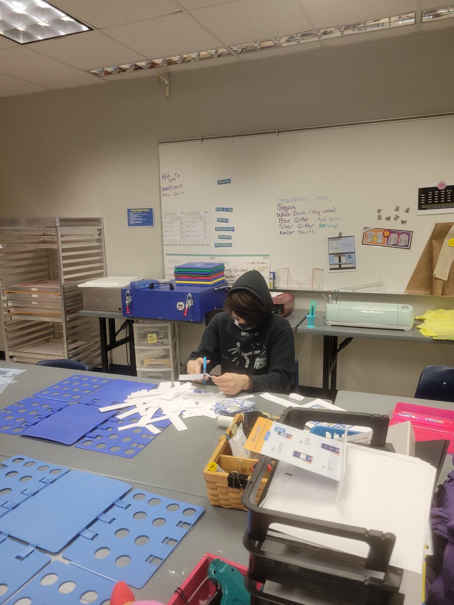 AElliott_LHS's tweet photo. We are off and running with LiberTees! Nothing like hands on training and learning as we go!

Come check us out at the Blue Jay Nation kickoff tomorrow night after Open House! https://t.co/vApiyVFDN3