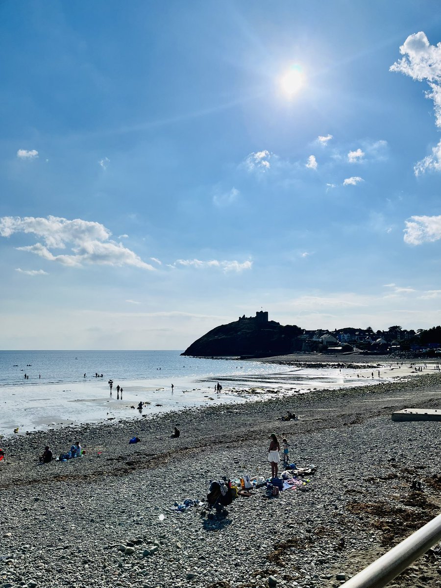 MrsOleary1814's tweet photo. Criccieth is beautiful 🌊🏰🤍🏴󠁧󠁢󠁷󠁬󠁳󠁿🙂 #SummerHolidayNumberThree  #SummerTime #Summer2022 #FamilyFunInTheSun https://t.co/jJzxv1AlEY