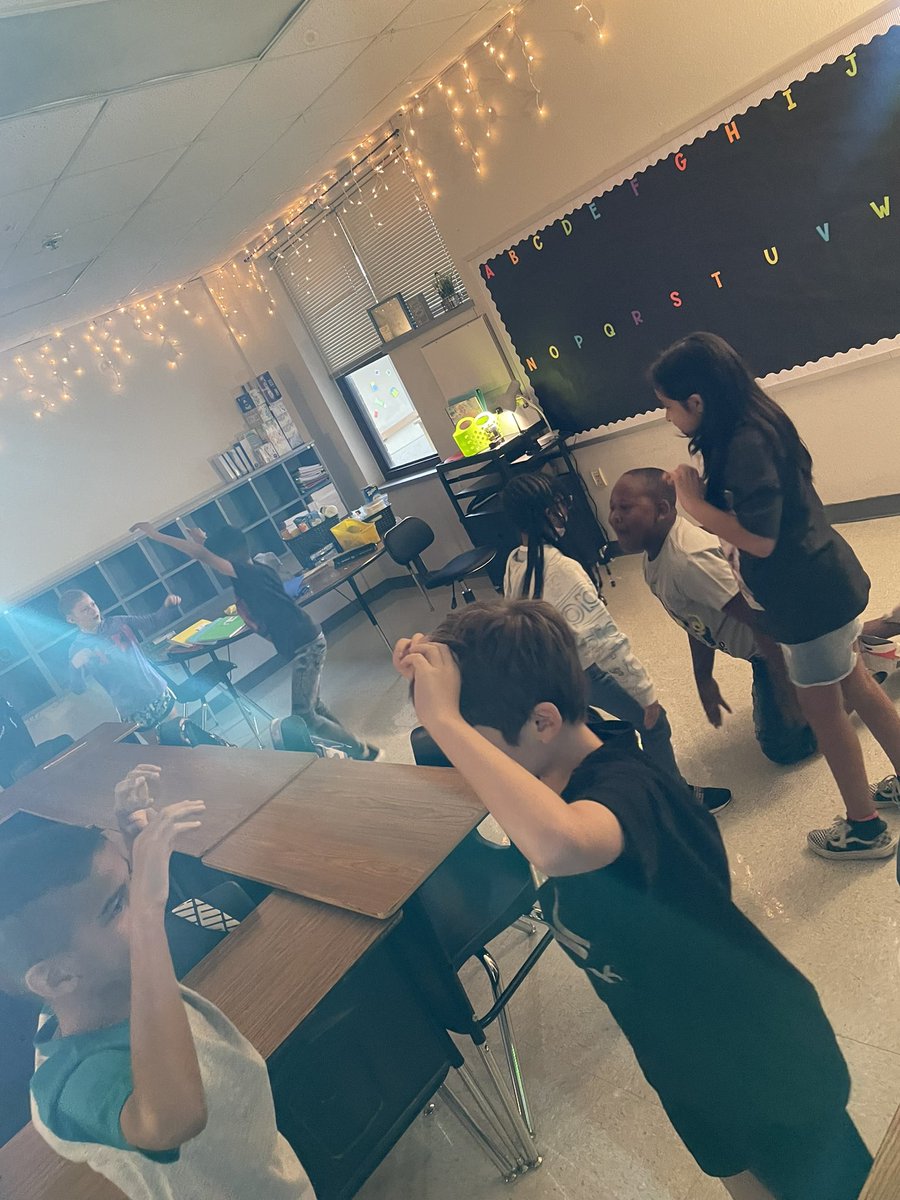 HPGarciaTISD's tweet image. Mrs. Denton’s 4th grade friends had fun during their morning meeting playing “coconut”. @TempleISD @HPGarciaTISD #ChartingOurCourse #MorningMeeting