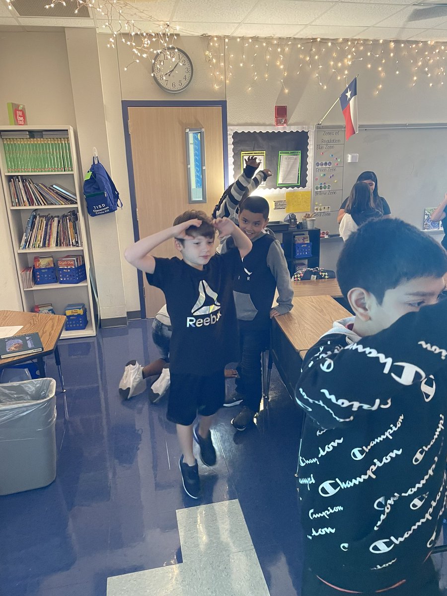 HPGarciaTISD's tweet image. Mrs. Denton’s 4th grade friends had fun during their morning meeting playing “coconut”. @TempleISD @HPGarciaTISD #ChartingOurCourse #MorningMeeting