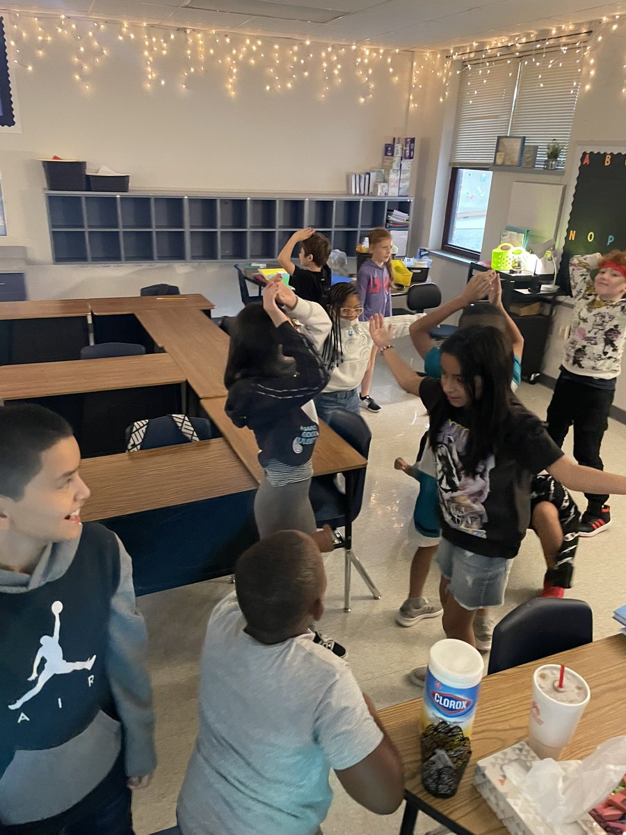 HPGarciaTISD's tweet image. Mrs. Denton’s 4th grade friends had fun during their morning meeting playing “coconut”. @TempleISD @HPGarciaTISD #ChartingOurCourse #MorningMeeting