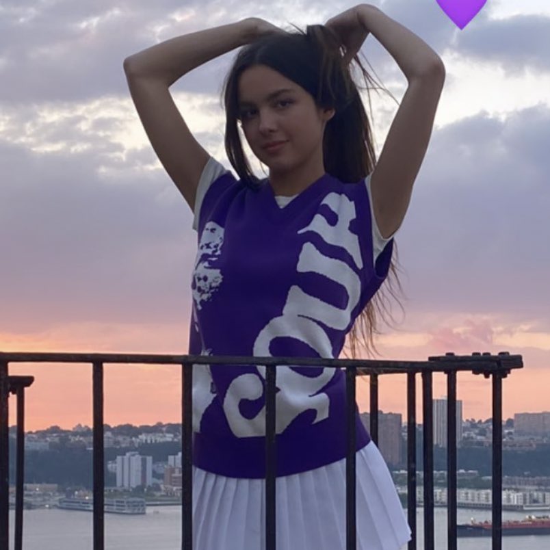 💭 on Twitter "prettiest girl ever"