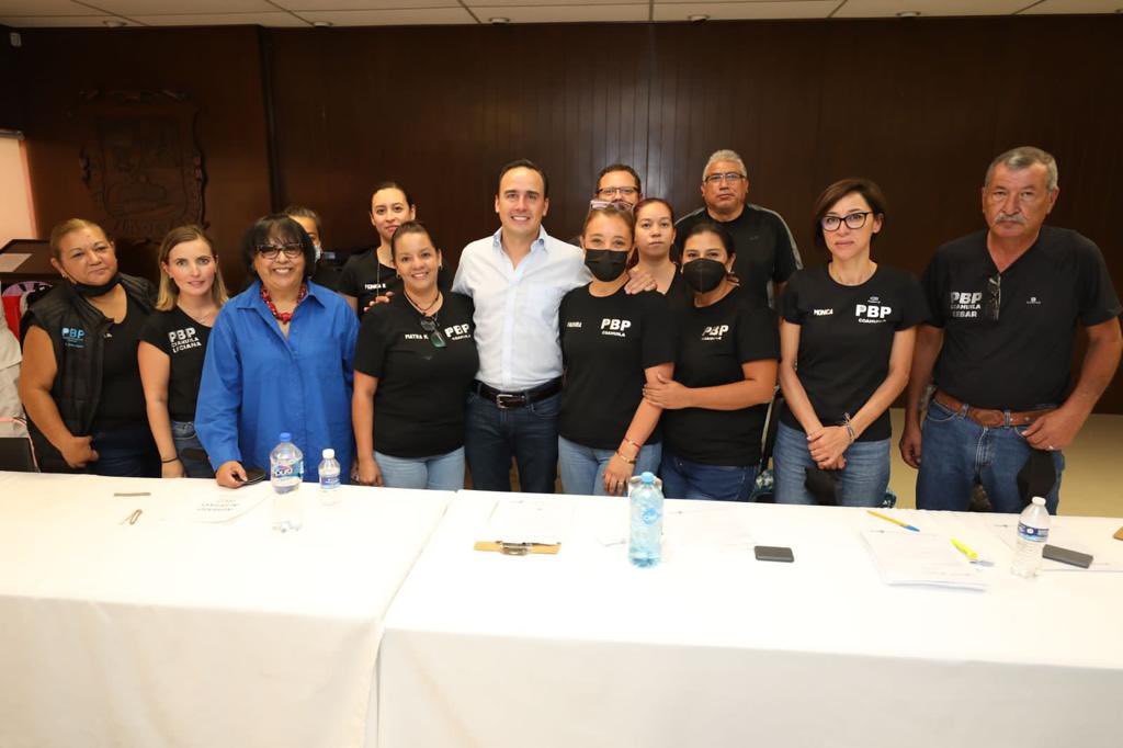 manolojim's tweet photo. Seguimos trabajando en equipo por el bien de nuestros adultos mayores. A través de #MejoraCoahuila hicimos entrega de 500 aparatos auditivos que mejorarán la calidad de vida de nuestra gente #Saltillo #Coahuila  #FuerteCoahuilaEs https://t.co/6FpbLp4u2M