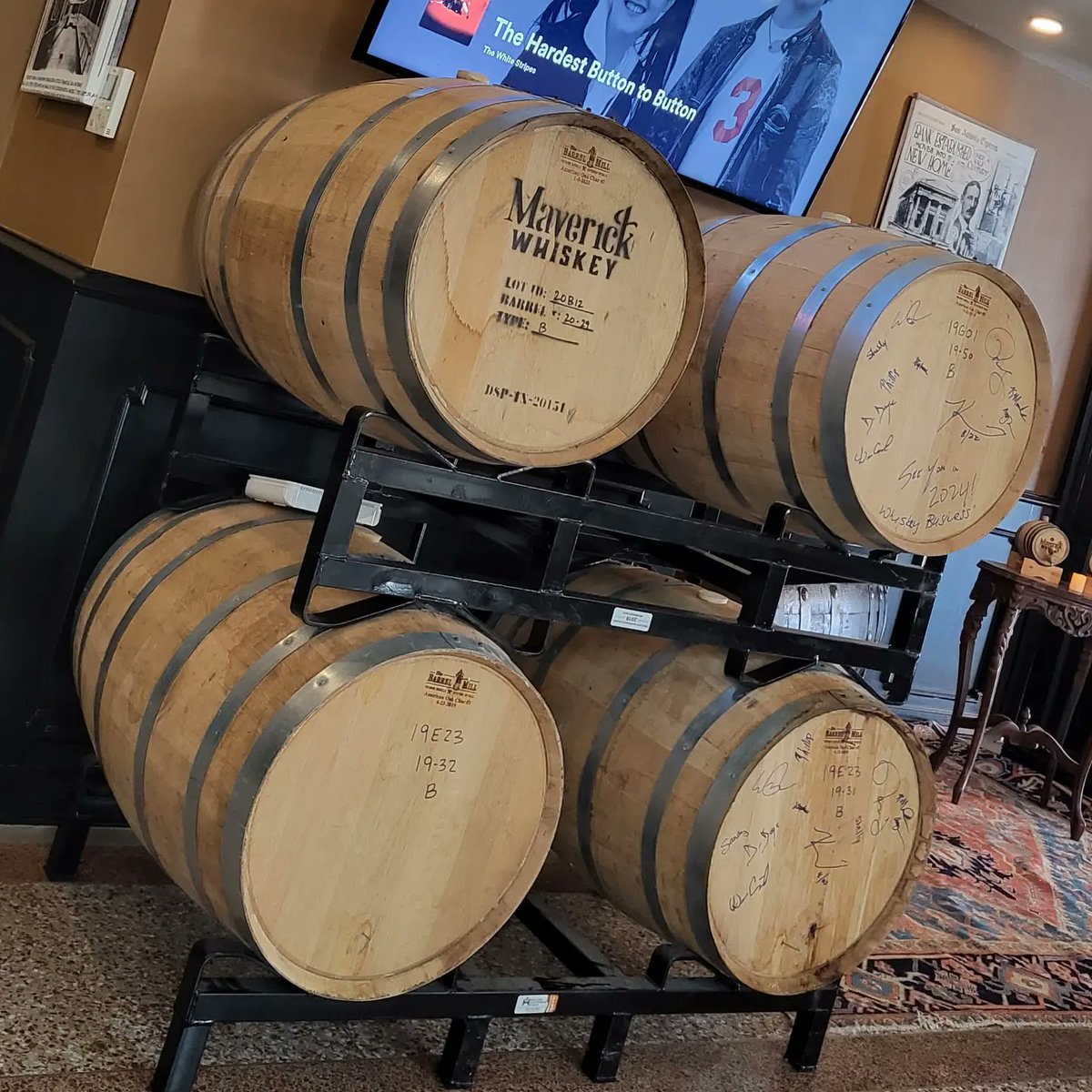 PickLocknDropit's tweet photo. Post 3 of 3 - SATX trip! Last stop was Maverick Whiskey, which was pretty cool to check out!

•
•
#sanantonio #cover3 #maxandlouiesdiner #buckhornsaloon #texasrangermuseum #sixflagsfiestatexas #rockandrye #bowlandbarrel #maverickwhiskey https://t.co/Ch3t1i1GNo