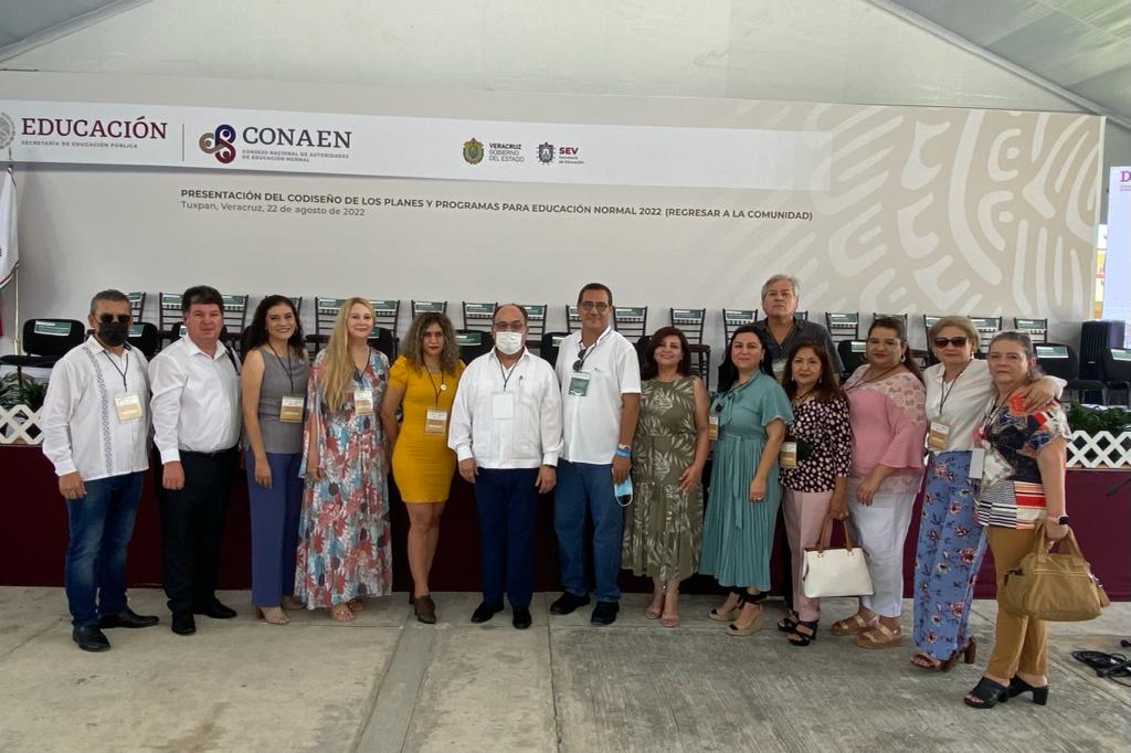 Colaboramos en la elaboración de programas para #EducaciónNormal 🤩

Integrantes del #CRESON asistieron a la presentación del Codiseño de Planes y Programas que sustituirán a las mallas de 2018 y que tendrán un importante componente regional. 📚

📝 Nota: bit.ly/3Awzk19