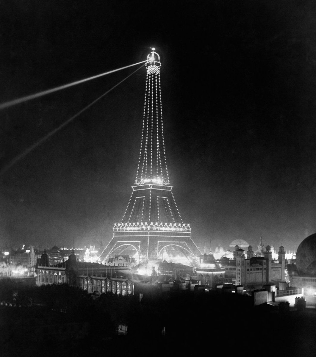 ParisAMDParis's tweet photo. Tour Eiffel éclairée à l'Exposition Universelle. 
1900  Paris France https://t.co/vKZGEF8xSf