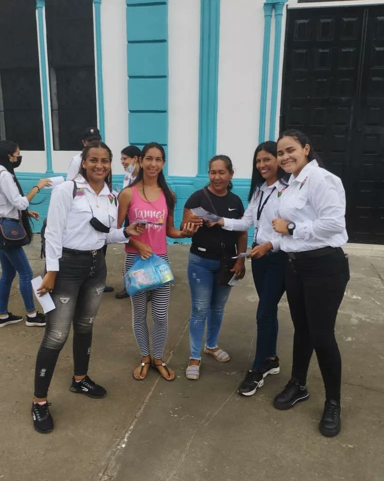 ven911delta's tweet photo. #29AGO|Funcionarios del Ven911 Delta Amacuro llevan a cabo un abordaje a la población deltana, informando sobre los números de emergencia, así como también la appCuadrantes de paz.
#JuntosTodoEsPosible
#AppCuadrantesDePaz
@lizetadelta @prensagobdelta @ven911oficial @dicurualberth https://t.co/CCNBnUDFgc