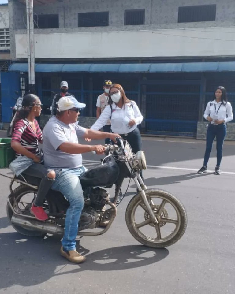 ven911delta's tweet photo. #29AGO|Funcionarios del Ven911 Delta Amacuro llevan a cabo un abordaje a la población deltana, informando sobre los números de emergencia, así como también la appCuadrantes de paz.
#JuntosTodoEsPosible
#AppCuadrantesDePaz
@lizetadelta @prensagobdelta @ven911oficial @dicurualberth https://t.co/CCNBnUDFgc