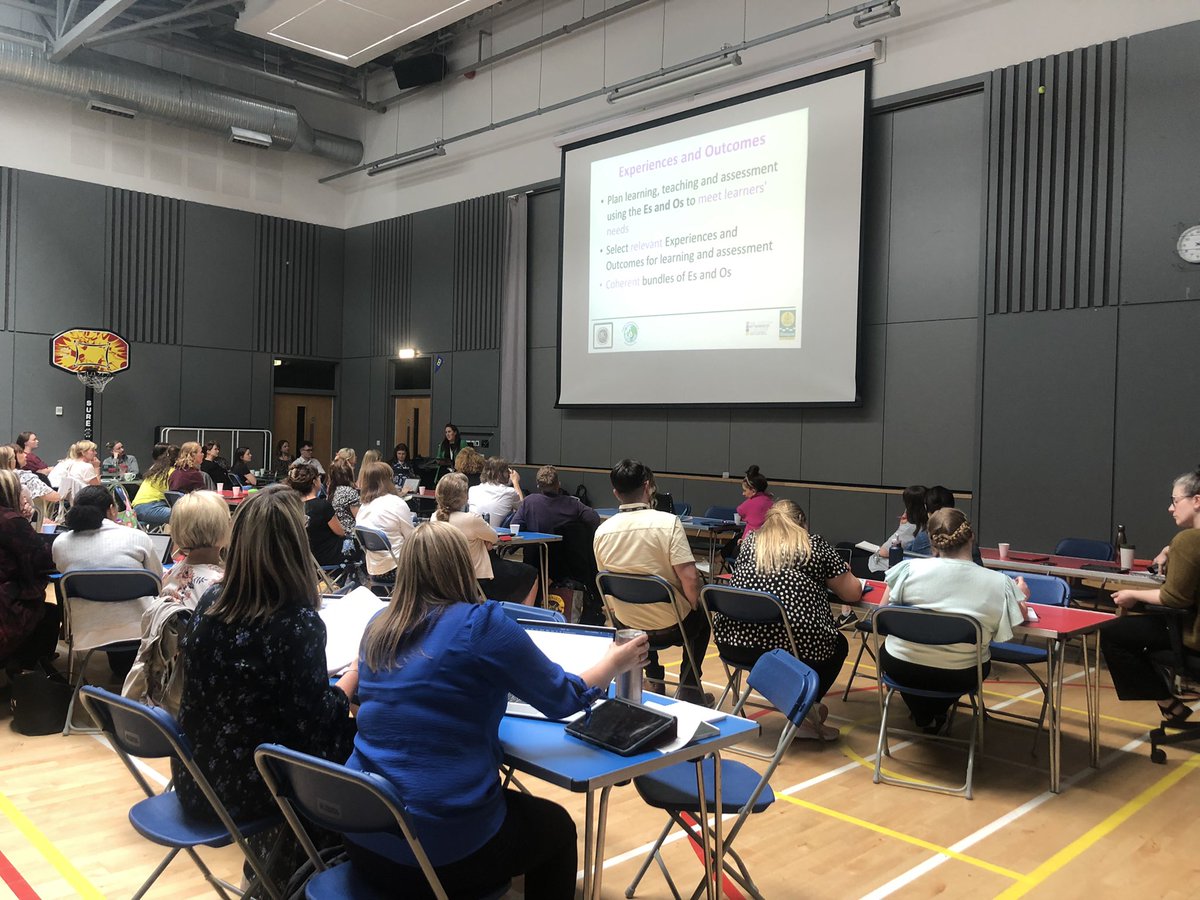 Jane_Arthur_'s tweet photo. A pleasure to join @BroomhillPSG @StClaresDrum @StCharlesGla tonight & many thanks to Broomhill Primary for hosting our North West #digitalplanningtool pilot session ππΌ Huge thanks to Katie & Gillian @GlasgowLOL for presenting & sharing the tool with teachers ππ @EdISGlasgow https://t.co/zRifFL6XzX