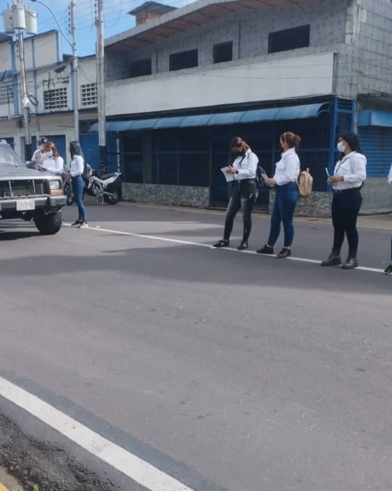 ven911delta's tweet photo. #29AGO|Funcionarios del Ven911 Delta Amacuro llevan a cabo un abordaje a la población deltana, informando sobre los números de emergencia, así como también la appCuadrantes de paz.
#JuntosTodoEsPosible
#AppCuadrantesDePaz
@lizetadelta @prensagobdelta @ven911oficial @dicurualberth https://t.co/CCNBnUDFgc
