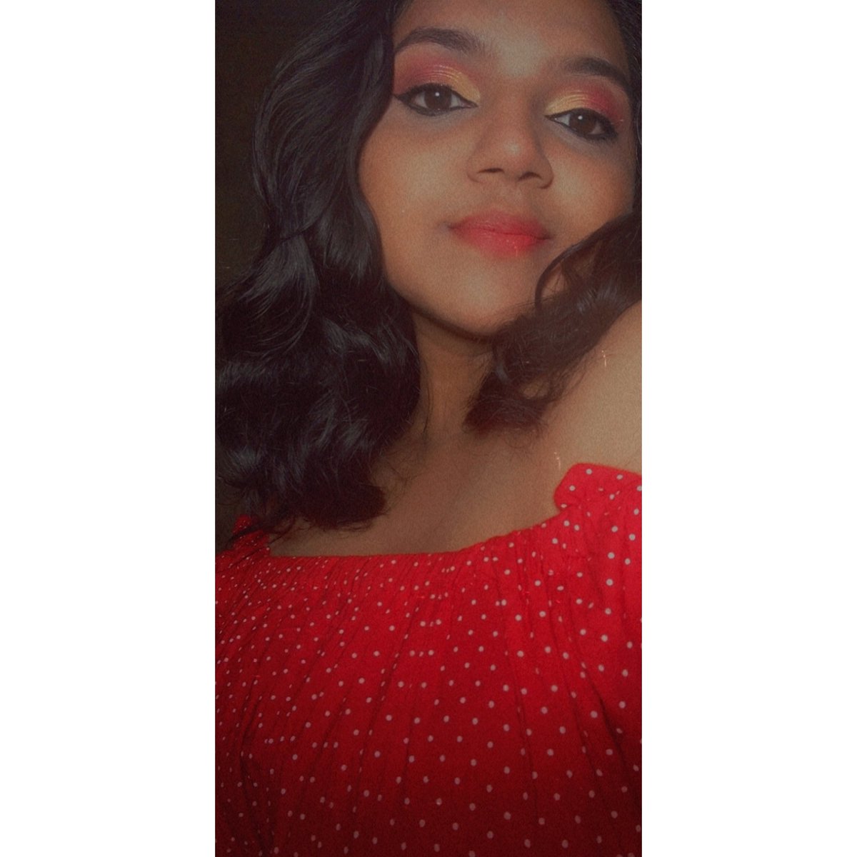 janhki's tweet photo. This is Mee and here's mostly everything about me.
I am 21 year old. I love too explore and click pictures. I love music and I loveeeeee to sing but I actually sing. 
Aur kuch jaanna ho toh puch loh. https://t.co/JR41lfPvVC
