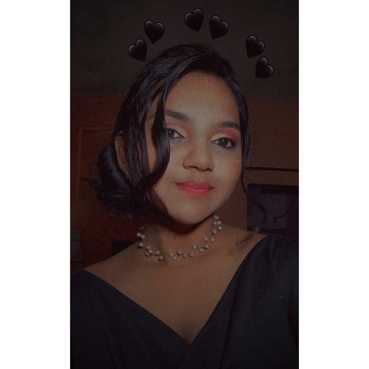 janhki's tweet photo. This is Mee and here's mostly everything about me.
I am 21 year old. I love too explore and click pictures. I love music and I loveeeeee to sing but I actually sing. 
Aur kuch jaanna ho toh puch loh. https://t.co/JR41lfPvVC